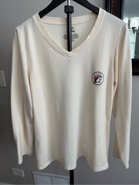 Buc-ee’s Cream V-Neck Women's Sweater with Small Character Patch
